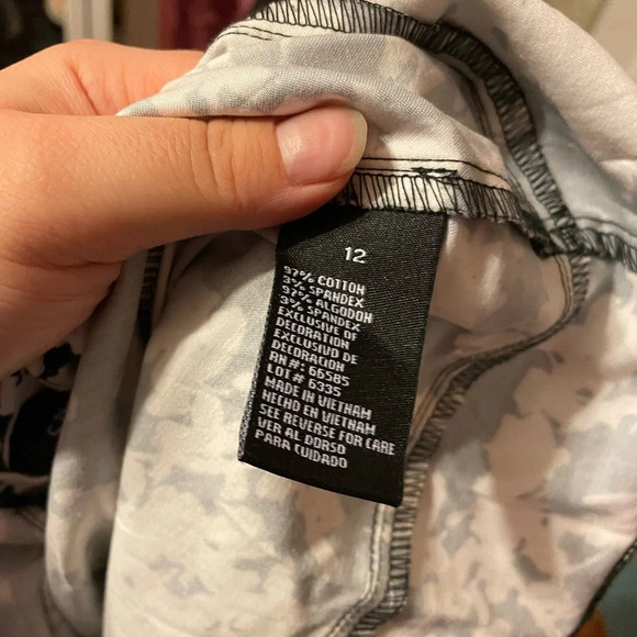 PERCEPTIONS FLORAL BUTTON FRONT DRESS - Picture 4 of 6